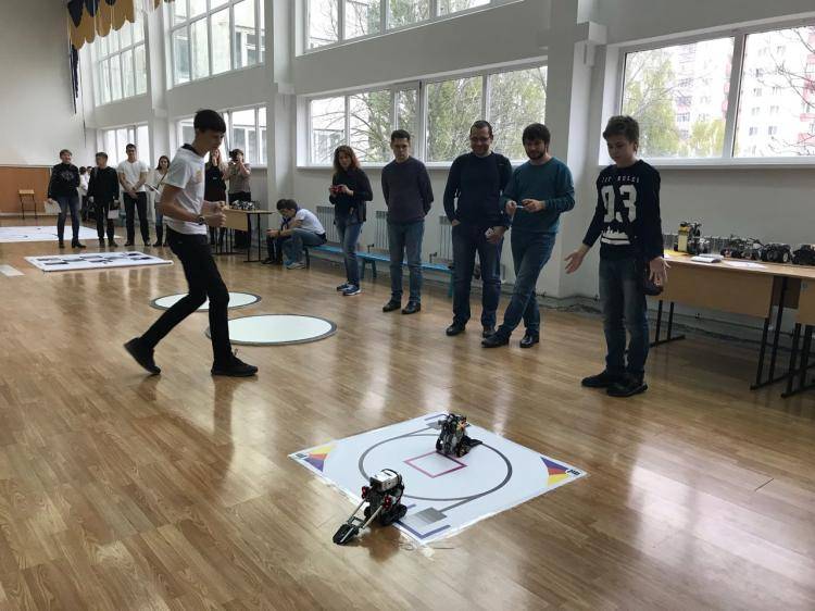 Инженеры НИУ «БелГУ» выступили в жюри на робототехническом фестивале