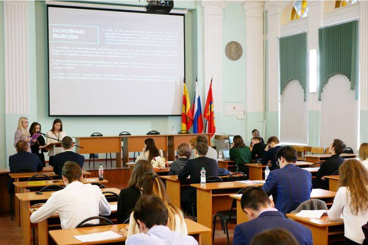Обучающиеся НИУ «БелГУ» приняли участие в конвенте по вопросам политической науки, проходившем в Твери