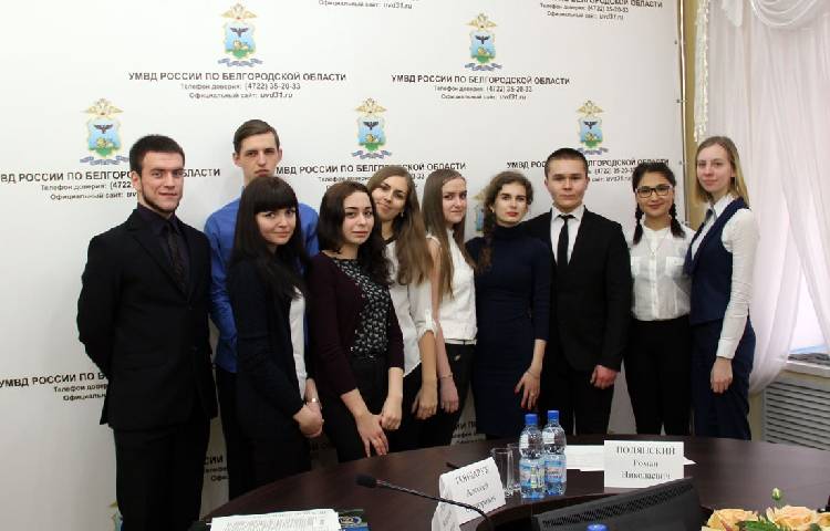 Студентов Института управления НИУ «БелГУ» наградили в УМВД Белгородской области