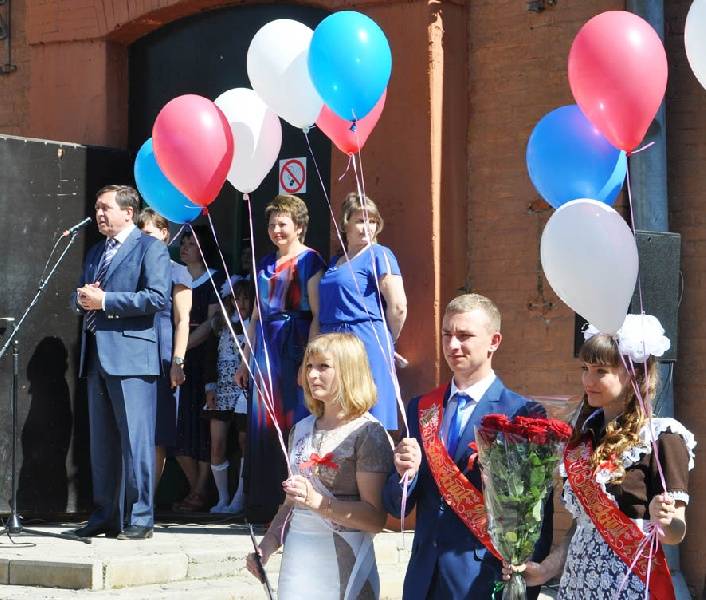 Сотрудники НИУ «БелГУ» поздравили школьников с завершением учебного года