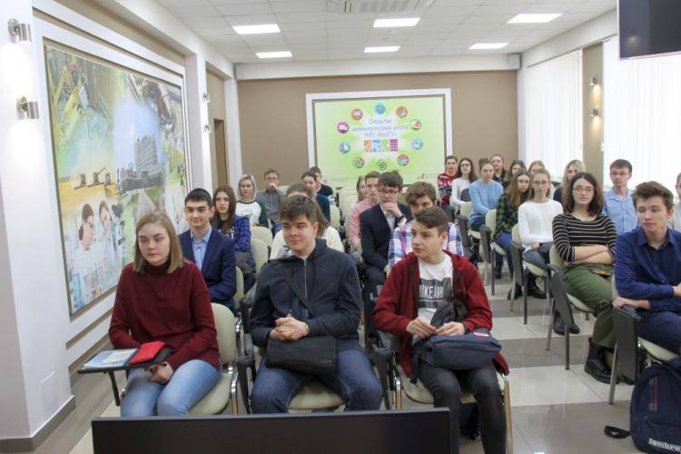 В НИУ «БелГУ» начала работу образовательная смена для учащихся школ области