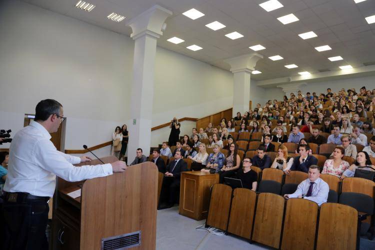 Студенты НИУ «БелГУ» встретились с председателем Мосгордумы Алексеем Шапошниковым