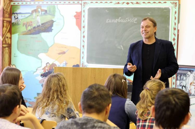 RAS academician told students about  anthropology of journey