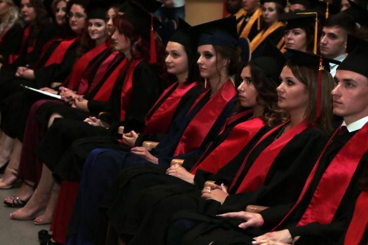 Более 20 процентов выпускников НИУ «БелГУ» получили дипломы с отличием