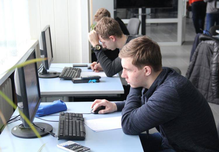 Юные физики продемонстрировали свои знания в НИУ «БелГУ»
