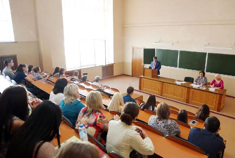 Заместитель председателя Белгородской областной Думы прочёл лекцию студентам вуза