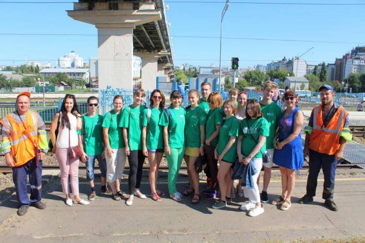 Волонтёры НИУ «БелГУ» приняли участие в субботнике