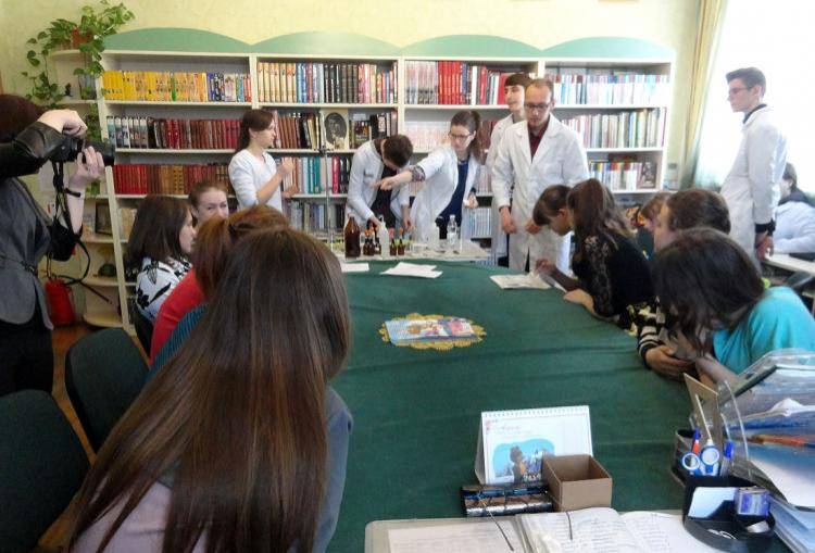 Химический десант ИИТиЕН посетил детский дом в Прохоровке