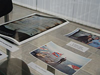 Среди экспонатов - записка, которую отставил Дмитрий Мурачёв, его фотографии. Можно увидеть и скобу, с помощью которой поднимали подлодку «Курск»