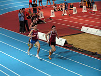 Спортсмены-бегуны продемонстрировали зрителям свою скорость и выносливость
