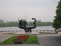 Памятник основателям Киева – Кию, Щеку и Хориву