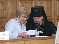 Беседуют профессор И.Б. Игнатова и Архиепископ Белгородский и Старооскольский Владыка Иоанн