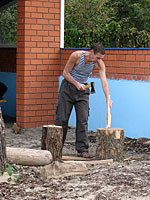Доцент кафедры общей психологии А.О. Шарапов помогает студентам заготовить дрова