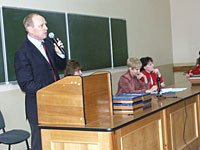 Ректор Леонид Яковлевич Дятченко поздравил участников и гостей конференции с достойным окончанием Недели науки