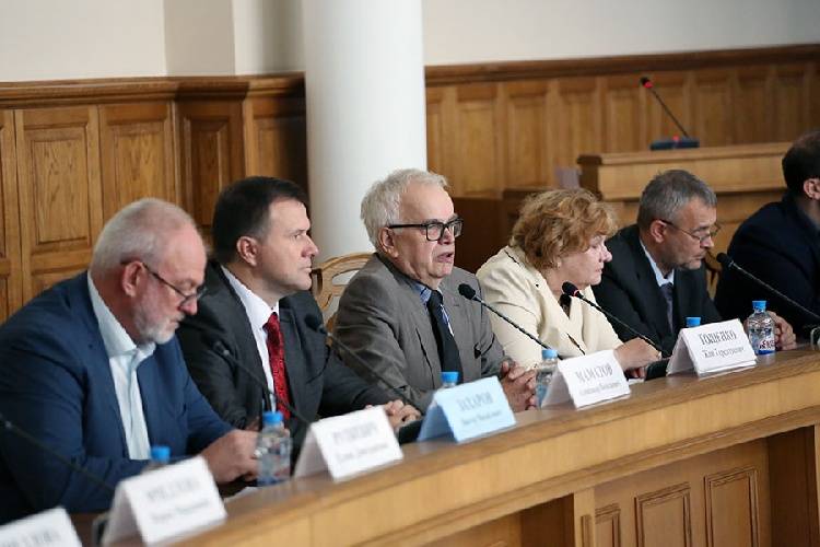 Contemporary problems of science and religion were discussed at BelSU
