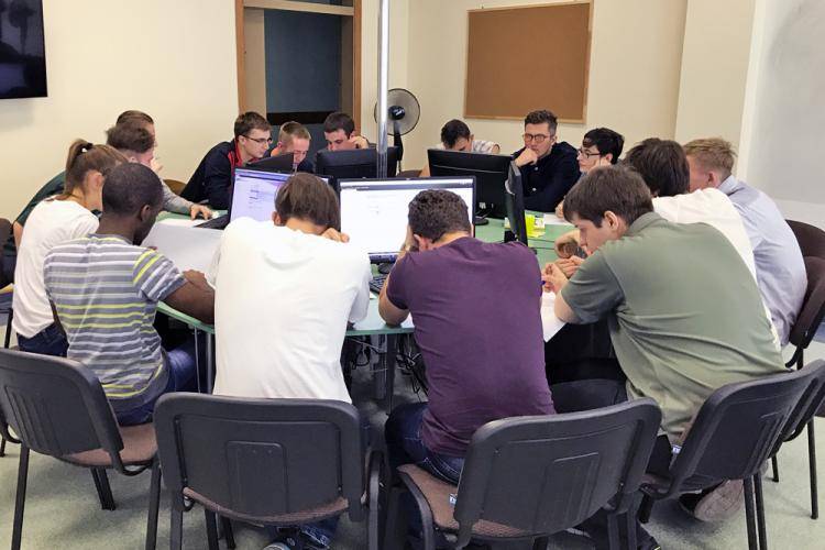 Команда НИУ «БелГУ» примет участие в четвертьфинале чемпионата мира по программированию