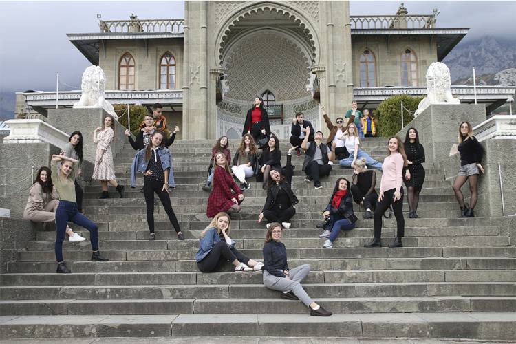 Students Visit Crimea