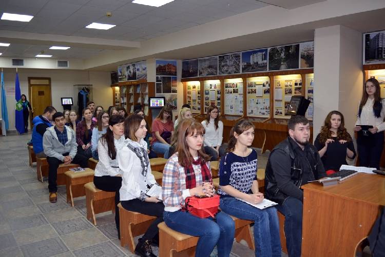 В университете почтили память выпускников – Героев России
