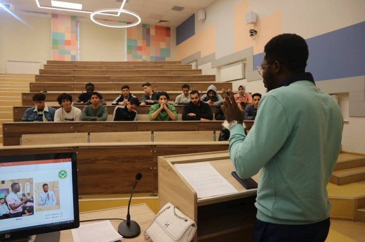 Belgorod State University students provide career guidance assistance to international students