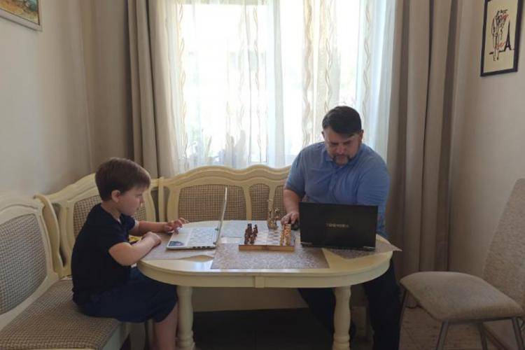 В НИУ «БелГУ» завершился турнир семейных команд по шахматам