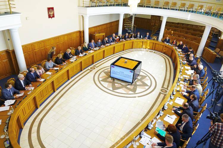 Regional Governor Chairs Meeting at Belgorod State University