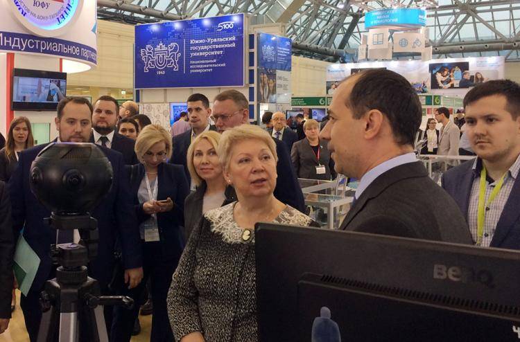 Scientific development of BelSU at the VUZPROMEKSPO -2017 exhibition interested the Minister of Education and Science of the Russian Federation