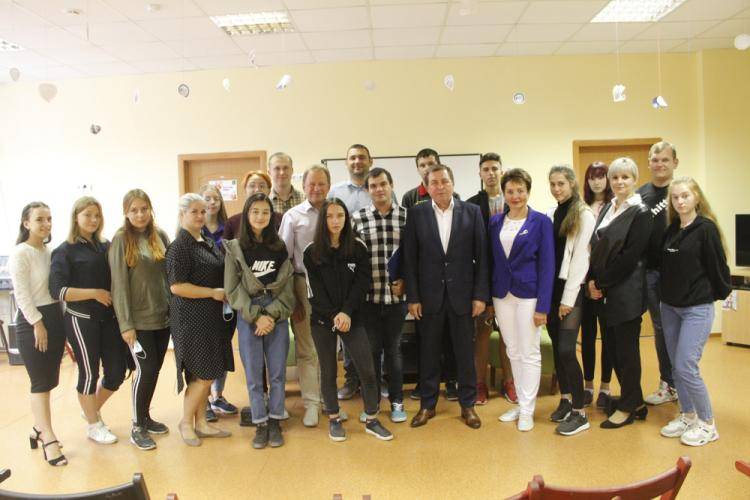 Rector of NRU BelSU Oleg Polukhin met as an equal with the young citizens of Valuyki district 