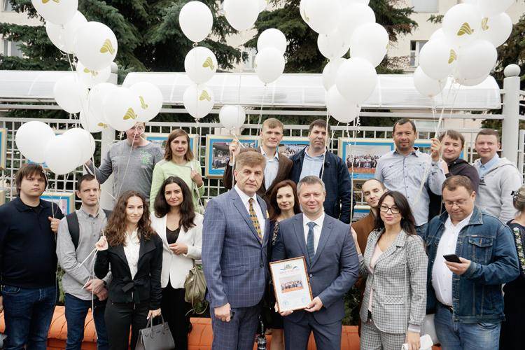 Representatives of BelSU are listed on the City Wall of Honor
