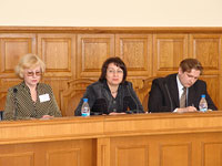 Представители БелГУ - участники круглого стола - внимательно слушают выступления докладчиков