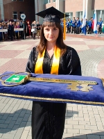 Пятикурсница БХФ Валерия Зимина вручила первокурсникам символический ключ знаний