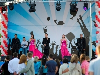Концертную программу возле УСК Светланы Хоркиной открыли творческие коллективы НИУ "БелГУ"